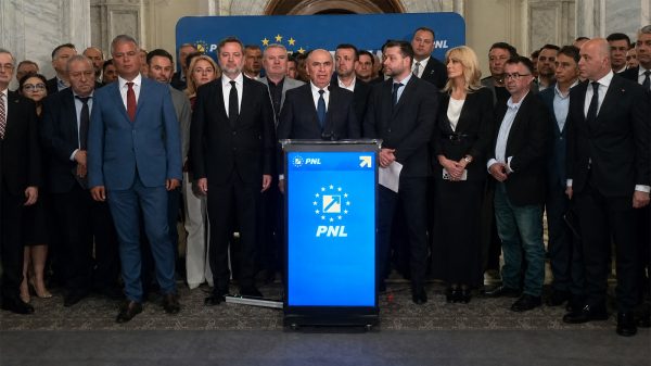 pnl intra in opozitie